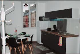 Studio for rent for €1,400 per month in Amiens, Rue Béranger