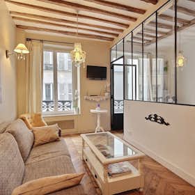 Apartment for rent for €2,166 per month in Paris, Rue Guisarde