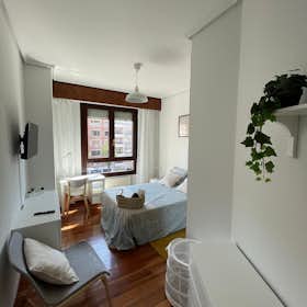 Mehrbettzimmer for rent for 600 € per month in Bilbao, Avenida del Ferrocarril