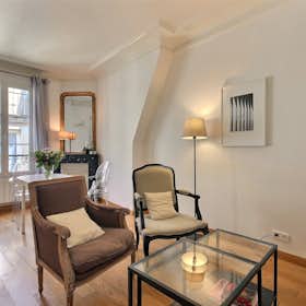 Apartment for rent for €2,640 per month in Paris, Rue Fustel de Coulanges