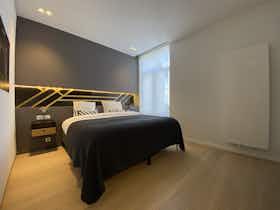 Private room for rent for €850 per month in Brussels, Boulevard de Waterloo