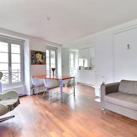 Studio for rent for €1,728 per month in Paris, Rue de Normandie