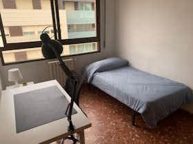 Cameră privată de închiriat pentru 245 EUR pe lună în Castelló de la Plana, Avinguda del Doctor Clarà