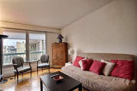Apartment for rent for €2,244 per month in Paris, Rue de Clichy
