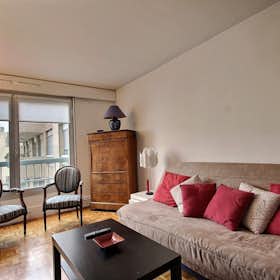 Apartment for rent for €2,244 per month in Paris, Rue de Clichy