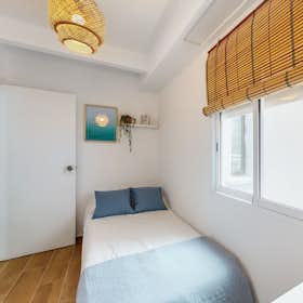 Private room for rent for €325 per month in Valencia, Avinguda del Port