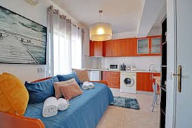 公寓 正在以 €1,004 的月租出租，其位于 Faro, Largo António Ferreira da Araújo