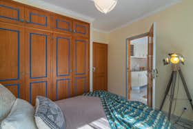 Lägenhet att hyra för 984 € i månaden i Faro, Largo António Ferreira da Araújo