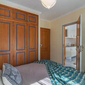 Appartement te huur voor € 984 per maand in Faro, Largo António Ferreira da Araújo