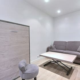 Studio for rent for €1,272 per month in Paris, Avenue de Breteuil