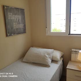 Private room for rent for €295 per month in Madrid, Calle Arroyo del Olivar