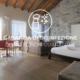 Apartment for rent for €1,312 per month in Torno, Via Bartolomeo De Benzi