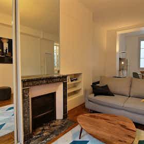 Studio for rent for €1,578 per month in Paris, Rue Chapon