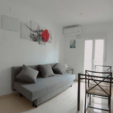 Apartment for rent for €700 per month in Madrid, Calle de Antonio Prieto
