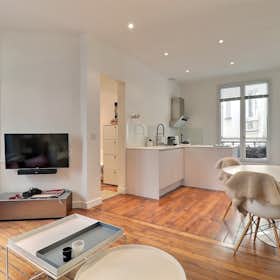 Apartment for rent for €2,120 per month in Paris, Boulevard Pereire