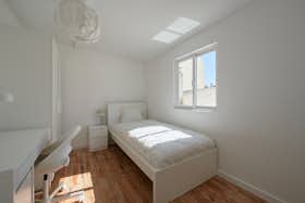 Private room for rent for €400 per month in Lisbon, Travessa de Santa Marta