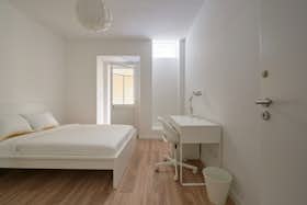 Privé kamer te huur voor € 400 per maand in Lisbon, Travessa de Santa Marta