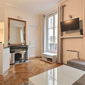 Studio for rent for €1,660 per month in Paris, Rue Saint-Lazare