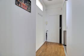 Apartment for rent for €3,367 per month in Paris, Rue de l'Avre
