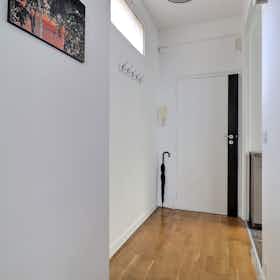 Apartment for rent for €3,367 per month in Paris, Rue de l'Avre