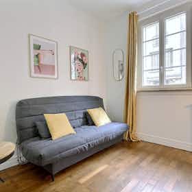 Studio for rent for €1,378 per month in Paris, Rue Raffet