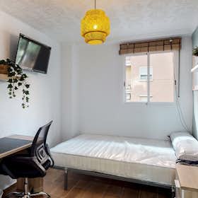 Private room for rent for €400 per month in Valencia, Carrer Rodrigo de Pertegàs
