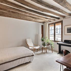 Studio for rent for €1,243 per month in Paris, Rue des Rosiers