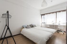 Private room for rent for €540 per month in Lisbon, Avenida Visconde de Valmor