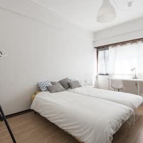 Private room for rent for €540 per month in Lisbon, Avenida Visconde de Valmor