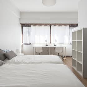 Private room for rent for €539 per month in Lisbon, Avenida Visconde de Valmor
