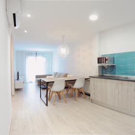 Apartment for rent for €1,350 per month in Madrid, Calle del Amor de Dios