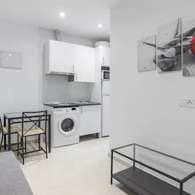 Apartment for rent for €775 per month in Madrid, Calle de Antonio Prieto