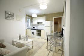 Apartment for rent for €1,350 per month in Madrid, Calle de Antonio Zamora