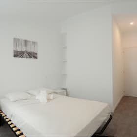 Private room for rent for €525 per month in Madrid, Calle de Antonio Zamora