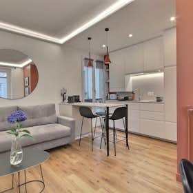 Apartment for rent for €3,446 per month in Paris, Rue Guersant