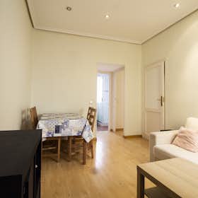 Apartment for rent for €1,450 per month in Madrid, Calle de Garcilaso