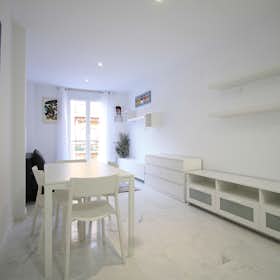 Apartment for rent for €825 per month in Madrid, Calle Ramón Luján