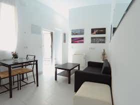 Apartament de închiriat pentru 850 EUR pe lună în Madrid, Calle Rodrigo Uhagón