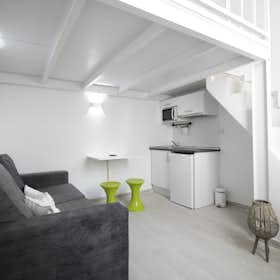 Studio for rent for €700 per month in Madrid, Calle de Santoña