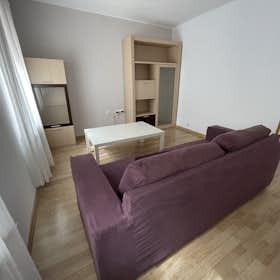 Apartment for rent for €980 per month in Madrid, Calle de la Virgen de la Oliva