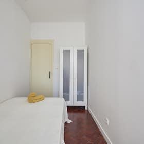 Private room for rent for €525 per month in Lisbon, Avenida Miguel Bombarda