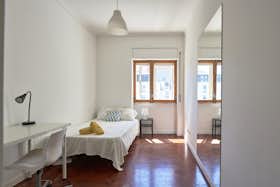 Private room for rent for €500 per month in Lisbon, Avenida Miguel Bombarda