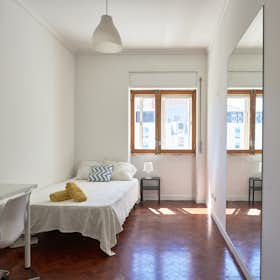 Private room for rent for €500 per month in Lisbon, Avenida Miguel Bombarda