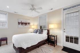Appartamento in affitto a $2,571 al mese a Washington, D.C., Burke St SE