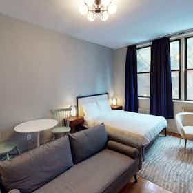 单间公寓 正在以 $3,099 的月租出租，其位于 New York City, E 90th St