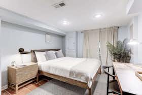 Privé kamer te huur voor € 401 per maand in Washington, D.C., E St NE