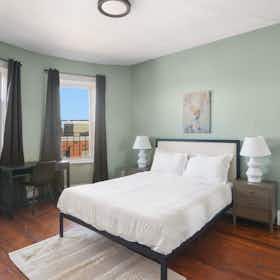 私人房间 正在以 $1,360 的月租出租，其位于 Cambridge, Linden St