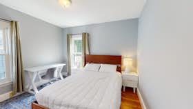 Отдельная комната сдается в аренду за $1,032 в месяц в Allston, Saunders St