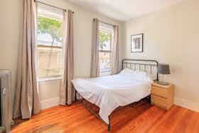 私人房间 正在以 $1,074 的月租出租，其位于 Boston, Crescent Ave