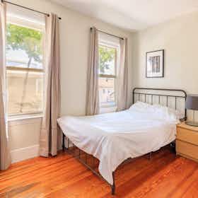 私人房间 正在以 $1,128 的月租出租，其位于 Boston, Crescent Ave